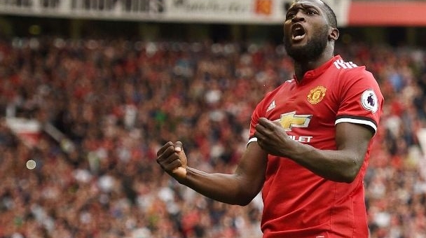 Lukaku tiết lộ lý do 'tịt ngòi', MU đàm phán mua sao Benfica