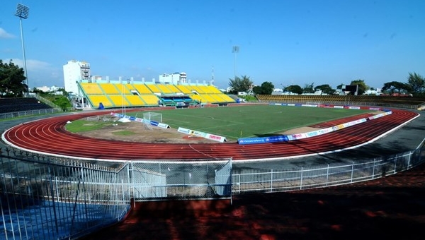 Báo Anh chỉ tên SVĐ 'điên rồ và kỳ quặc' nhất Việt Nam