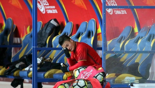 Người hùng Quang Hải ngồi khóc một mình khi U23 Việt Nam ăn mừng