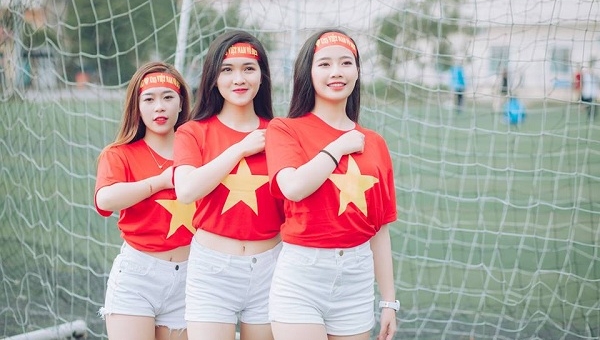 Nữ sinh Hải Phòng tiếp sức U23 VN đá chung kết U23 Châu Á
