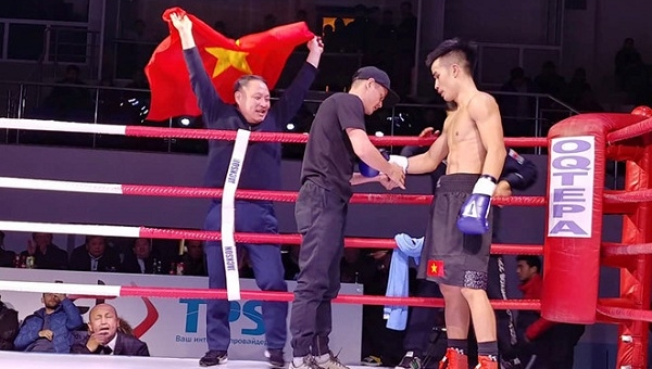 Vì U23 việt Nam, võ sĩ Việt đấm knock-out đối thủ Uzbekistan