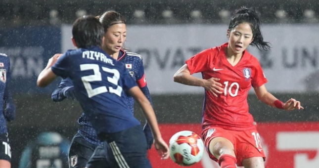 Nữ Nhật Bản đánh bại Hàn Quốc để bước vào chung kết