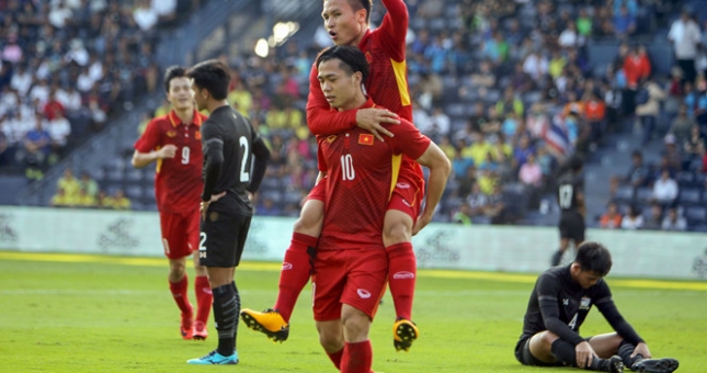 Quang Hải cùng Công Phượng tranh Quả bóng vàng 2018