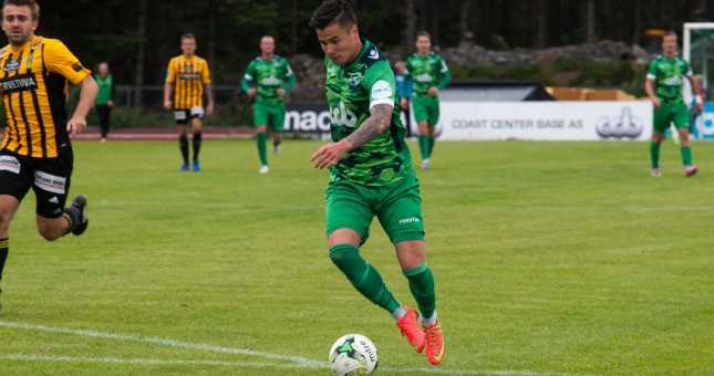 VIDEO: Bản năng ghi bàn đáng nể của Alexander Dang