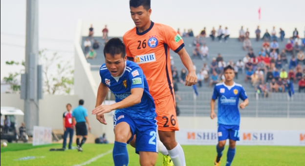 Hà Đức Chinh tỏa sáng trong trận derby xứ Quảng