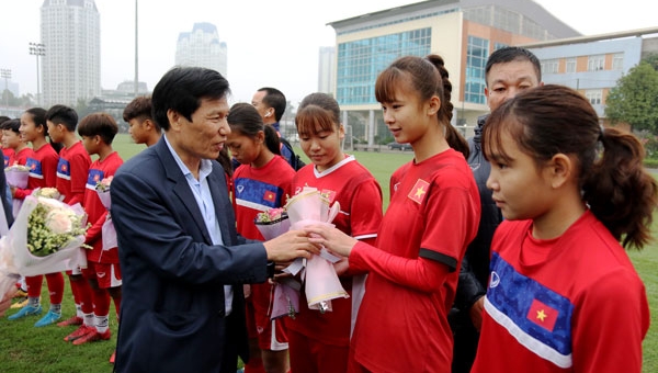  Bộ trưởng Nguyễn Ngọc Thiện chúc mừng mùng 8/3 ĐT Việt Nam