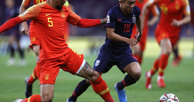 Chanathip tỏa sáng, Thái Lan gây bất ngờ trước Trung Quốc