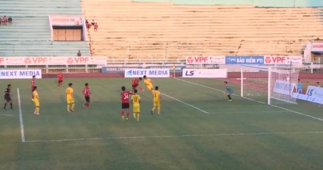 Hồng Lĩnh Hà Tĩnh nhận thất bại trên sân của Long An