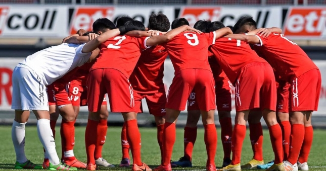 Đẳng cấp chênh lệch, U15 PVF thua trắng U15 AZ Alkmaar