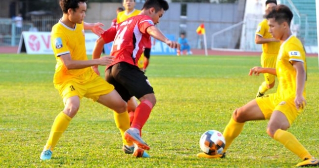 Hà Tĩnh FC đánh rơi chiến thắng ở trận cầu 2 thẻ đỏ, 6 bàn thắng