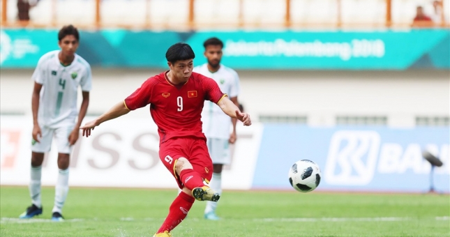 VIDEO: Sút penalty kiểu Công Phượng, một cầu thủ bị sa thải ngay sau trận