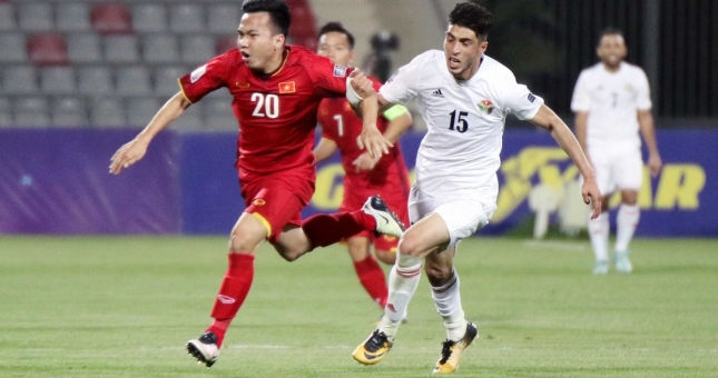 Trợ lý HLV Park xem giò 'Messi xứ Nghệ', tuyển quân dự King's Cup