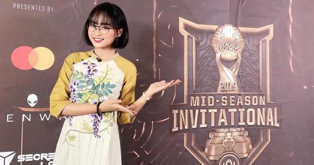 Chiêm ngưỡng vẻ đẹp rạng ngời của hot girl MC LMHT Việt Nam tại MSI 2019