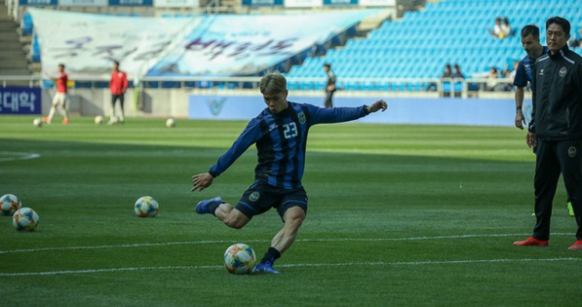 VIDEO NHM Incheon: 'Chúng ta hãy tiếp tục ủng hộ Công Phượng'