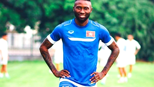 Hoàng Vũ Sam Sơn: 'Tôi đang học hát quốc ca, chờ được lên ĐT Việt Nam'