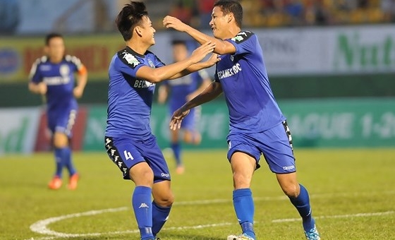 Tiền đạo ĐT Việt Nam tỏa sáng, Bình Dương đánh bại Quảng Nam