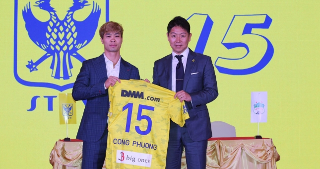 Lương 1 tháng của Công Phượng bằng 12 cầu thủ Việt Nam