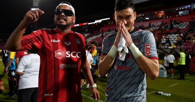 VIDEO: Văn Lâm giúp Muangthong Utd bất bại trận thứ 8 liên tiếp