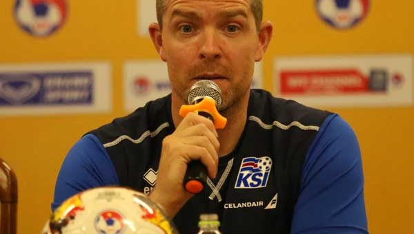 HLV Iceland: 'Chúng tôi sẽ đá nghiêm túc và tạo nên bất ngờ'