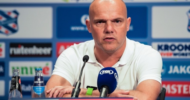 HLV Heerenveen: 'Tôi rất buồn vì Văn Hậu không kịp gặp Ajax'