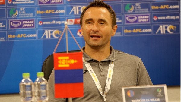 HLV Mông Cổ: 'Chúng tôi non kinh nghiệm, Việt Nam thắng xứng đáng'