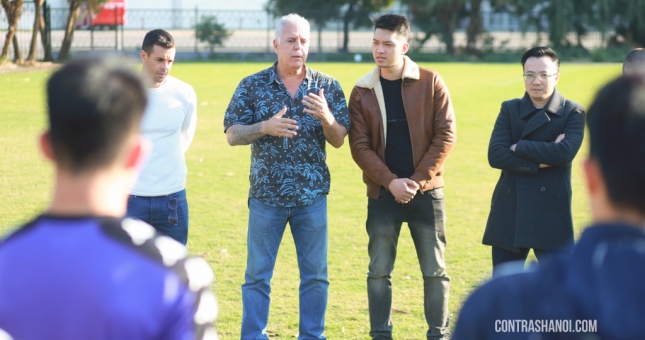 Hà Nội FC bất ngờ sa thải 2 chuyên gia nước ngoài