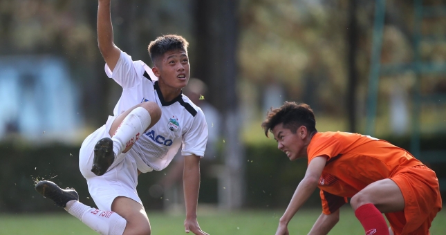 'Lứa trẻ HAGL xuất sắc hơn Công Phượng' đại thắng set tennis