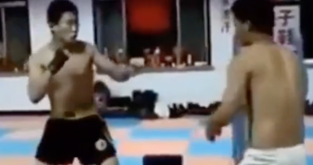 VIDEO: Võ sĩ nghiệp dư nhận cái kết đắng vì khiêu chiến nhầm đối thủ