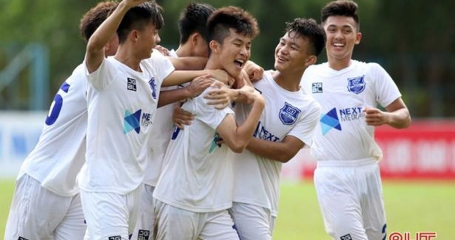 VIDEO: 'Truyền nhân của Văn Toàn' xử lý IQ vô cực khiến trọng tài việt vị