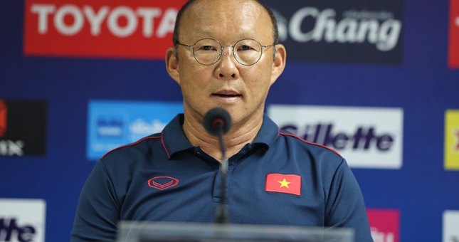 Báo Hàn Quốc ngạc nhiên về mức lương khủng của ông Park