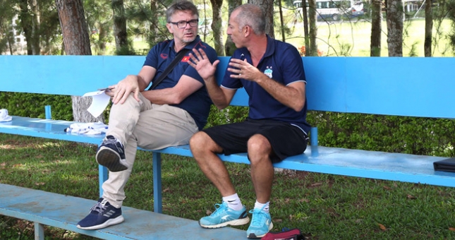 HLV Troussier chấm nhiều tài năng 'lứa xuất sắc hơn Công Phượng'