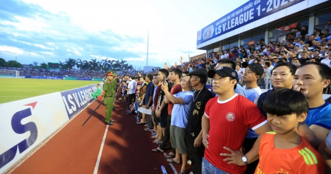 Vòng 4 V.League 2020: Vỡ sân trận xuất hiện nhà ĐKVĐ