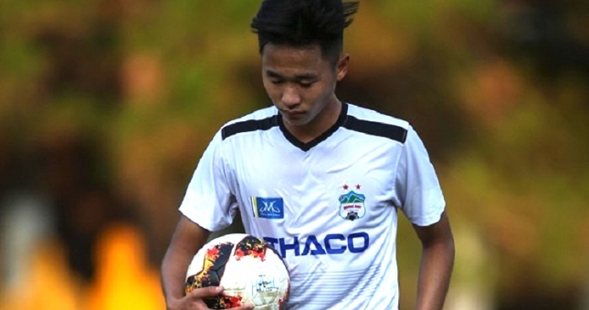VIDEO: Tiền đạo đặc biệt của HAGL 'mất hút' ở trận mở màn U19 QG
