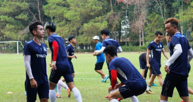 VIDEO: HAGL 'đội mưa tập luyện trước vòng 8 V.League 2020