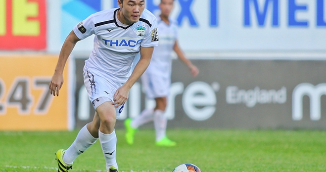 VIDEO: Xuân Trường trình diễn tài sút phạt 'thần sầu', đẳng cấp