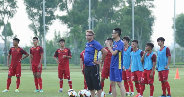 CHÍNH THỨC: HLV Troussier gọi 36 cầu thủ lên U19 Việt Nam