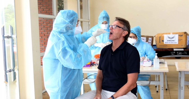 U19 Việt Nam kiểm tra y tế, lấy mẫu xét nghiệm Covid-19