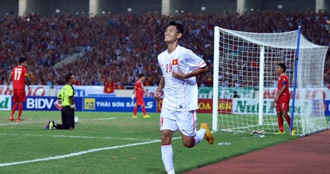 VIDEO: HLV Park 'bỏ quên' cầu thủ từng hay không kém Công Phượng