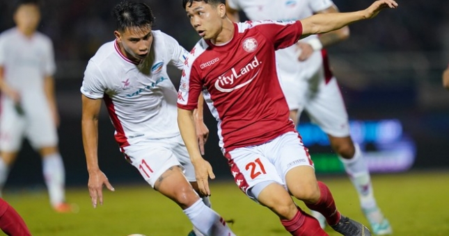 TPHCM vs Nam Định: Công Phượng 'bắn hạ' địch thủ?