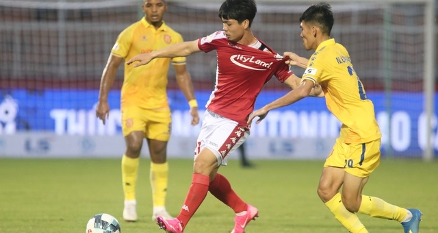 VIDEO: Rời xa vòng tay Bầu Đức, Công Phượng đá như 'lên đồng'