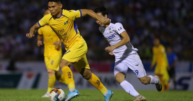 SLNA 'phơi áo' trên sân của Hải Phòng