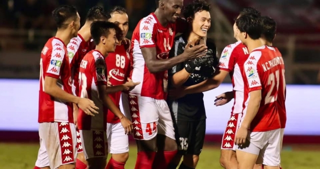 Ngoại binh TP.HCM nhận xét bất ngờ về thủ môn Bùi Tiến Dũng