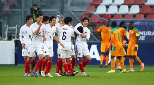 VIDEO: Đội tuyển số 1 Châu Á nhọc nhằn hạ 'đàn em' Drogba