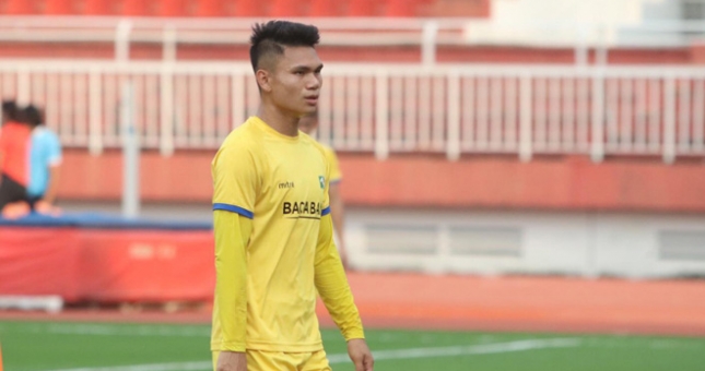 VIDEO: Màn tỉ thí tâng bóng 2 chân 2 chạm của 2 cầu thủ SLNA