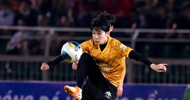 VIDEO: Jack 'tấu hài' với cú sút trước mặt Bùi Tiến Dũng