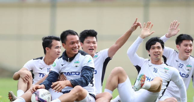 Vòng 2 V.League 2021: Bất ngờ của HAGL, Kiatisak và Lee Nguyễn?