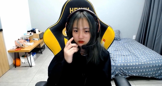Nữ streamer Free Fire lộ clip nóng nghẹn ngào tâm sự về câu chuyện của mình