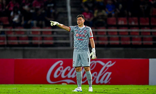 Dang Van Lam’s good saves, Muangthong win a point