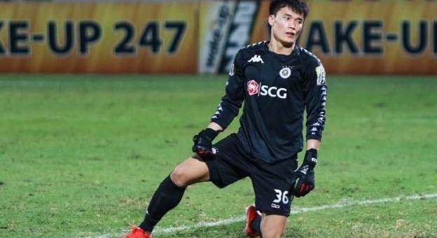 Vietnam U22 goalie Bui Tien Dung: “It’s not a successful season for me”