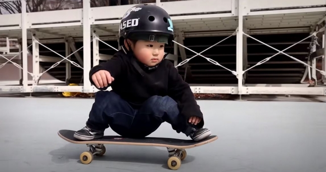 VIDEO: Cậu bé Rita 3 tuổi chơi SKATE cực dễ thương đốn tim bao người xem